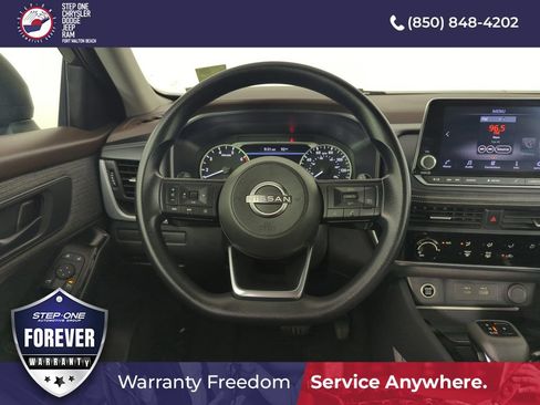 Used 2023 Nissan Rogue S FWD image 16