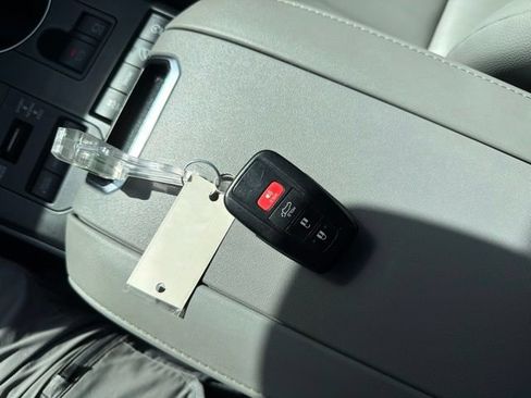 Used 2022 Toyota Highlander XLE AWD/4WD image 21