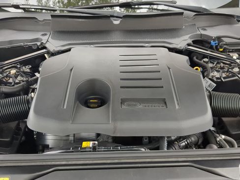 Used 2025 Land Rover Discovery Dynamic SE AWD/4WD image 15