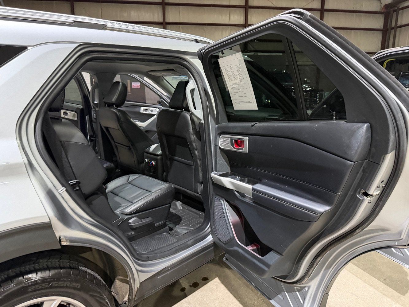 Used 2022 Ford Explorer Limited w/ Equipment Group 301A AWD/4WD image 21