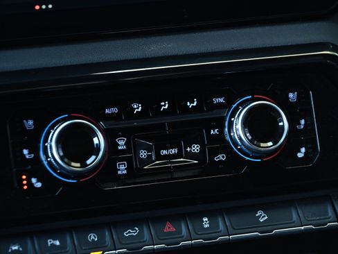 Used 2024 GMC Sierra 1500 AT4 w/ Technology Package image 19