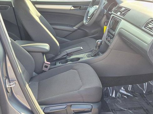 Used 2018 Volkswagen Passat 2.0T S FWD image 18