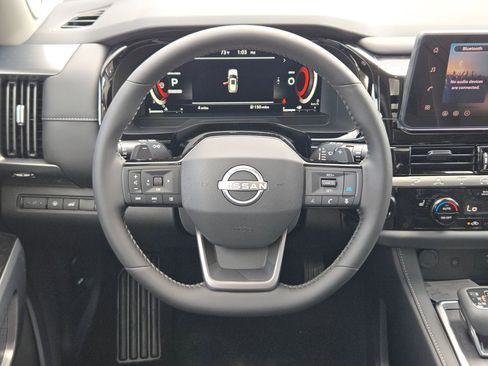 New 2026 Nissan Pathfinder SL image 17