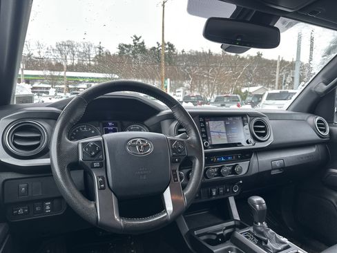 Used 2020 Toyota Tacoma TRD Sport image 15