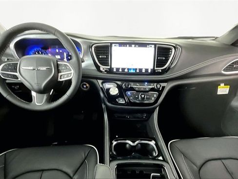 New 2026 Chrysler Pacifica Limited image 6