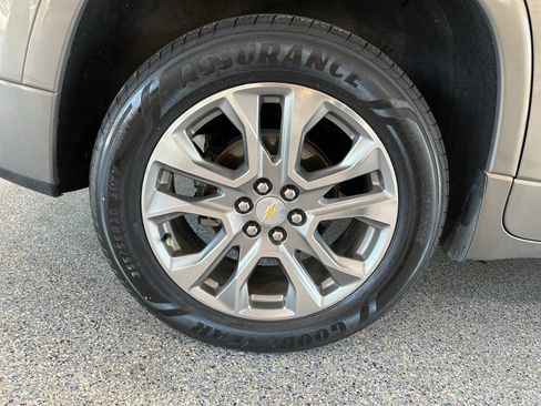 Used 2019 Chevrolet Traverse Premier w/ Driver Confidence II Package FWD image 34