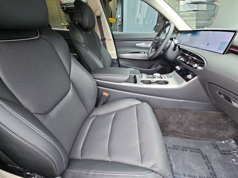 Certified 2026 Genesis GV70 2.5T Select AWD/4WD image 18