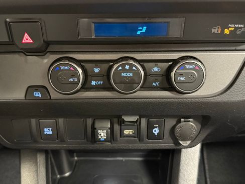 Used 2022 Toyota Tacoma TRD Off-Road image 24