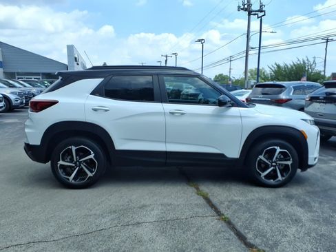 Used 2023 Chevrolet TrailBlazer RS w/ Convenience Package AWD/4WD image 2