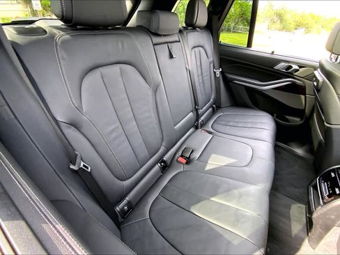 Used 2021 BMW X5 sDrive40i w/ Executive Package RWD image 19