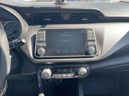 Used 2018 Nissan Kicks SV FWD image 18