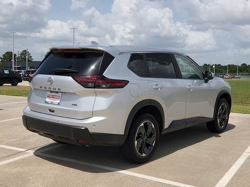 Used 2025 Nissan Rogue SV AWD/4WD image 5