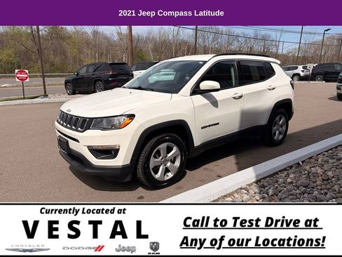 Used 2021 Jeep Compass Latitude w/ Convenience Group AWD/4WD image 2