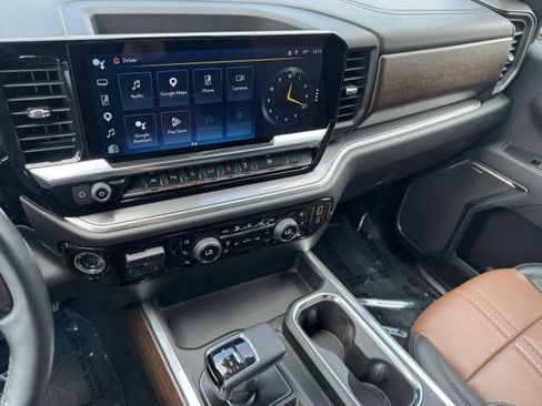 Certified 2025 Chevrolet Silverado 1500 High Country AWD/4WD image 15