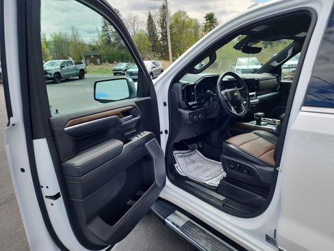 Certified 2023 Chevrolet Silverado 1500 High Country w/ Technology Package AWD/4WD image 10