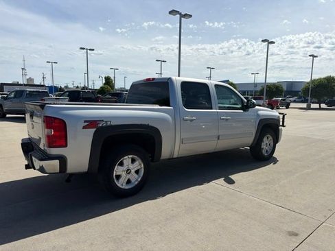 Used 2010 Chevrolet Silverado 1500 LTZ w/ Z71 Appearance Package AWD/4WD image 9