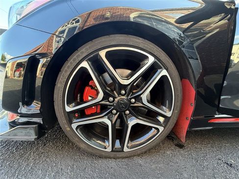 Used 2020 Hyundai Veloster N w/ Performance Package FWD image 7