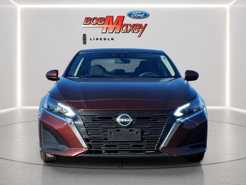 Used 2023 Nissan Altima 2.5 SV image 2