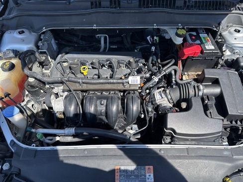 Used 2017 Ford Fusion SE w/ Fusion SE Technology Package image 8