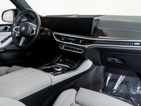 Used 2025 BMW X5 M60i w/ Premium Essential Package image 54