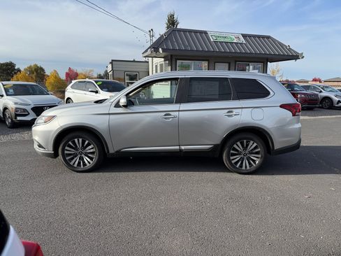 Used 2020 Mitsubishi Outlander SEL image 2