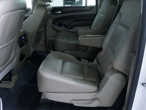 Used 2015 Chevrolet Suburban LT image 26