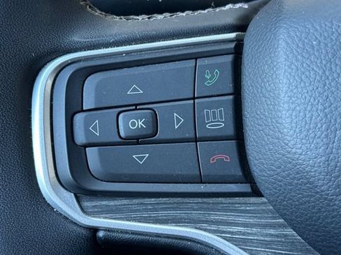 Used 2023 Jeep Wagoneer L Series III w/ Preferred Equipment Group AWD/4WD image 38