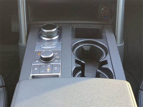Used 2020 Land Rover Discovery Landmark image 17