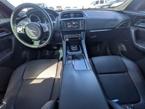 Used 2018 Jaguar F-PACE Premium image 13