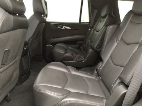 Used 2018 Cadillac Escalade Platinum AWD/4WD image 18