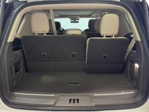 Used 2024 Lincoln Navigator Premiere image 38