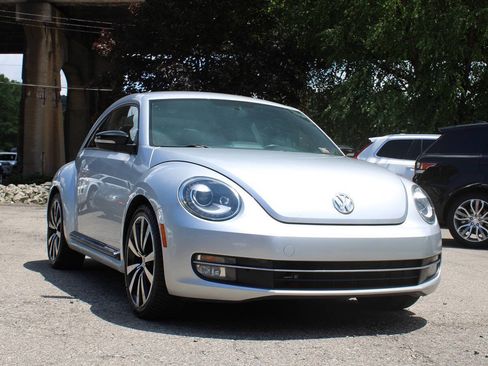 Used 2012 Volkswagen Beetle 2.0T FWD image 11