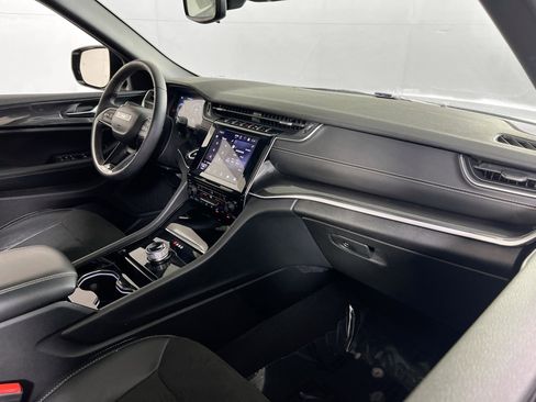 Used 2023 Jeep Grand Cherokee Altitude image 28