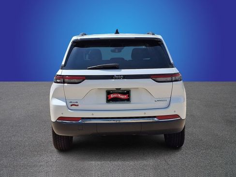 Used 2023 Jeep Grand Cherokee Laredo AWD/4WD image 5