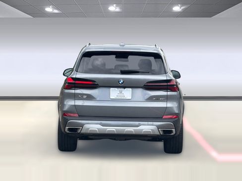 Used 2025 BMW X5 xDrive40i w/ Parking Assistance Package AWD/4WD image 10