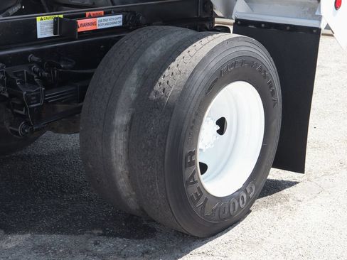Used 2023 Ford F650 2WD Regular Cab Super Duty image 38