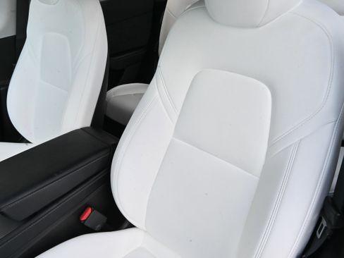 Used 2023 Tesla Model Y Long Range image 10