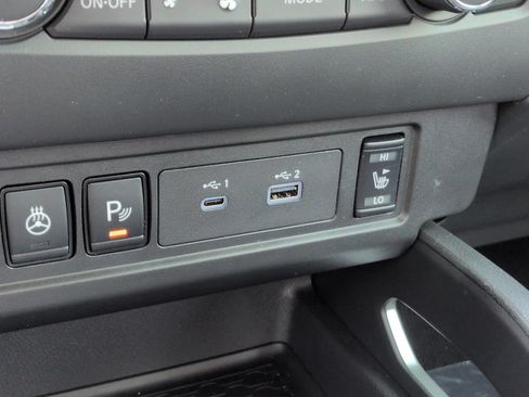 Used 2024 Nissan Frontier SL w/ Technology Package RWD image 22