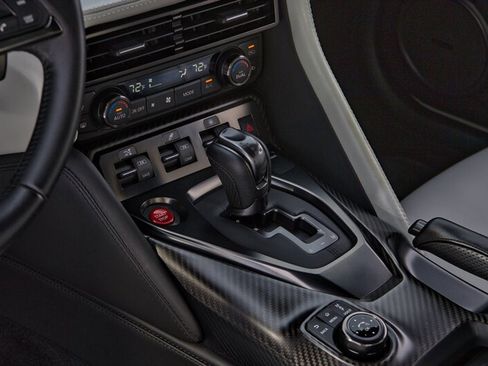 Used 2021 Nissan GT-R Premium image 25