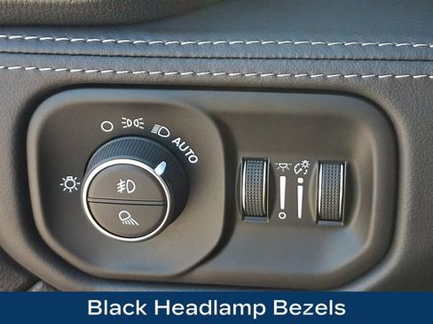 Used 2023 RAM 2500 Limited AWD/4WD image 9