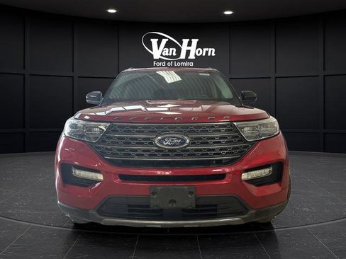 Used 2022 Ford Explorer XLT w/ Equipment Group 202A image 3