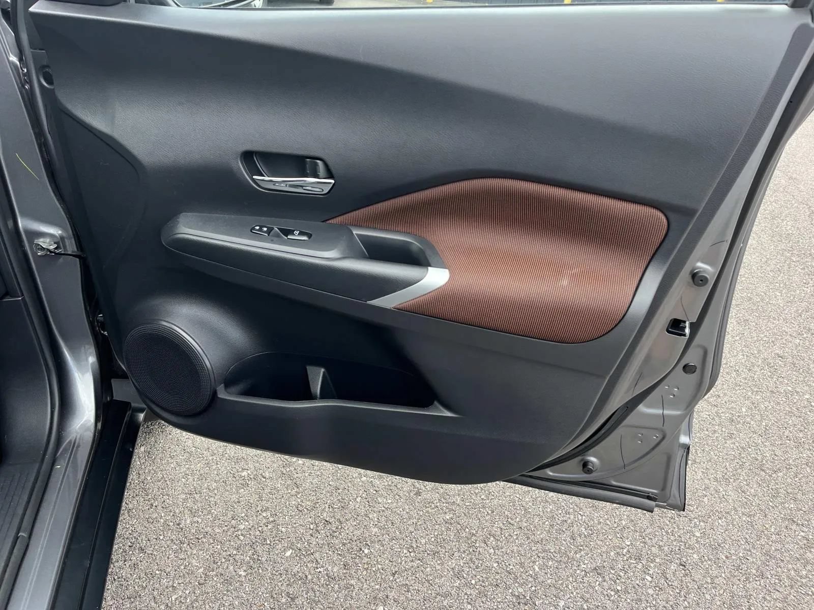 Used 2023 Nissan Kicks SR w/ Exterior Package FWD image 23