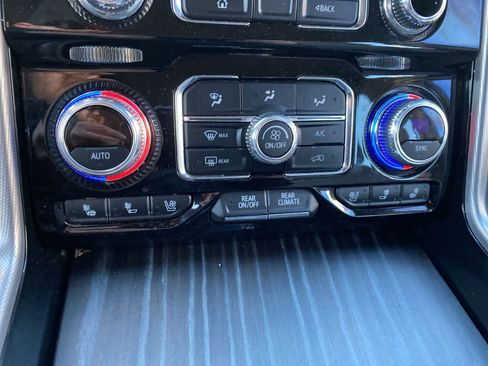 Used 2023 GMC Yukon Denali image 17