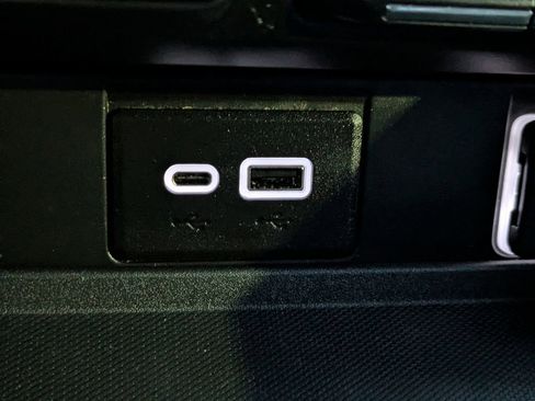 Used 2021 Chevrolet Suburban Z71 w/ Rear Media and Nav Package AWD/4WD image 25