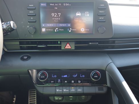 Used 2025 Hyundai Elantra Sport FWD image 17