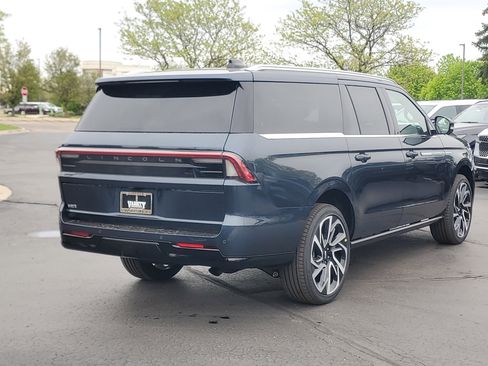 New 2026 Lincoln Navigator L Reserve AWD/4WD image 4