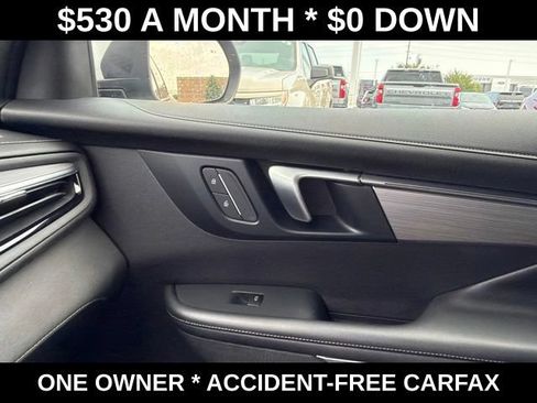 Used 2025 Buick Enclave Preferred AWD/4WD image 29