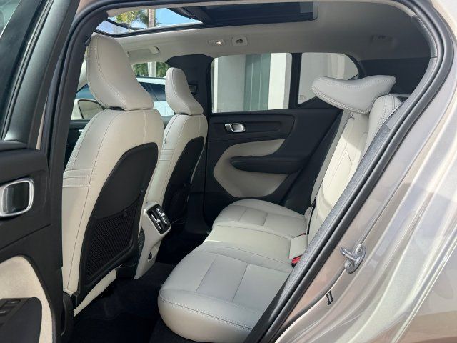 Certified 2024 Volvo XC40 B5 Plus AWD/4WD image 11