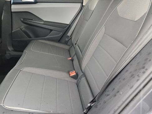 Used 2024 Volkswagen Taos SE image 9