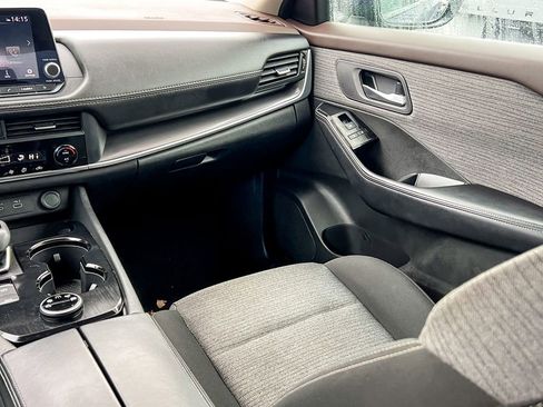 Used 2023 Nissan Rogue SV image 15